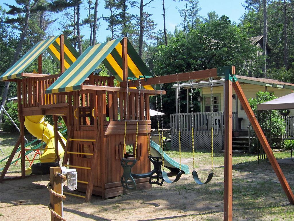 Sunbeam Bungalows Hotel Callander Екстериор снимка